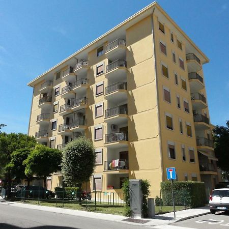 Giuliana - Appartamenti Бибионе Экстерьер фото