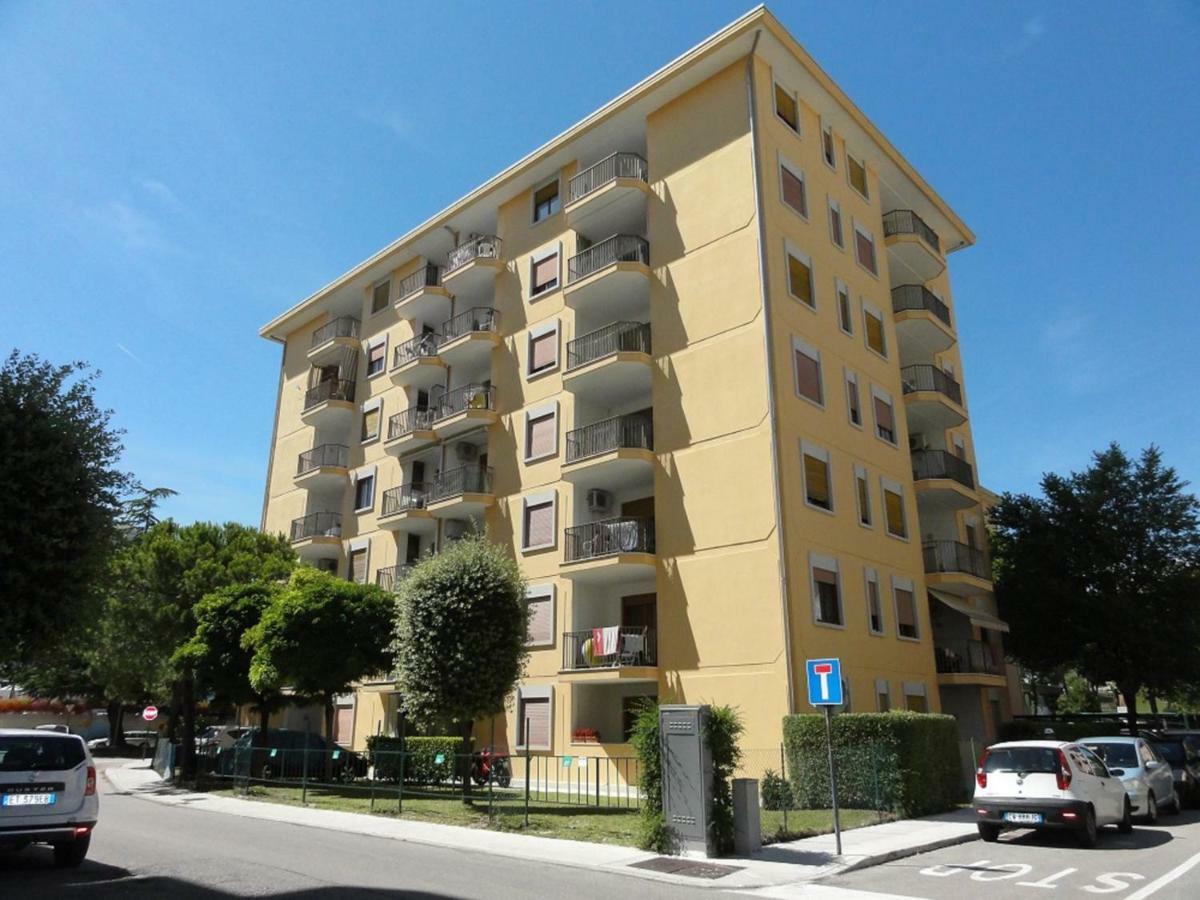 Giuliana - Appartamenti Бибионе Экстерьер фото